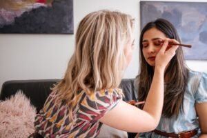 How to Groom Curly Eyebrows to Enhance Your Natural Shape