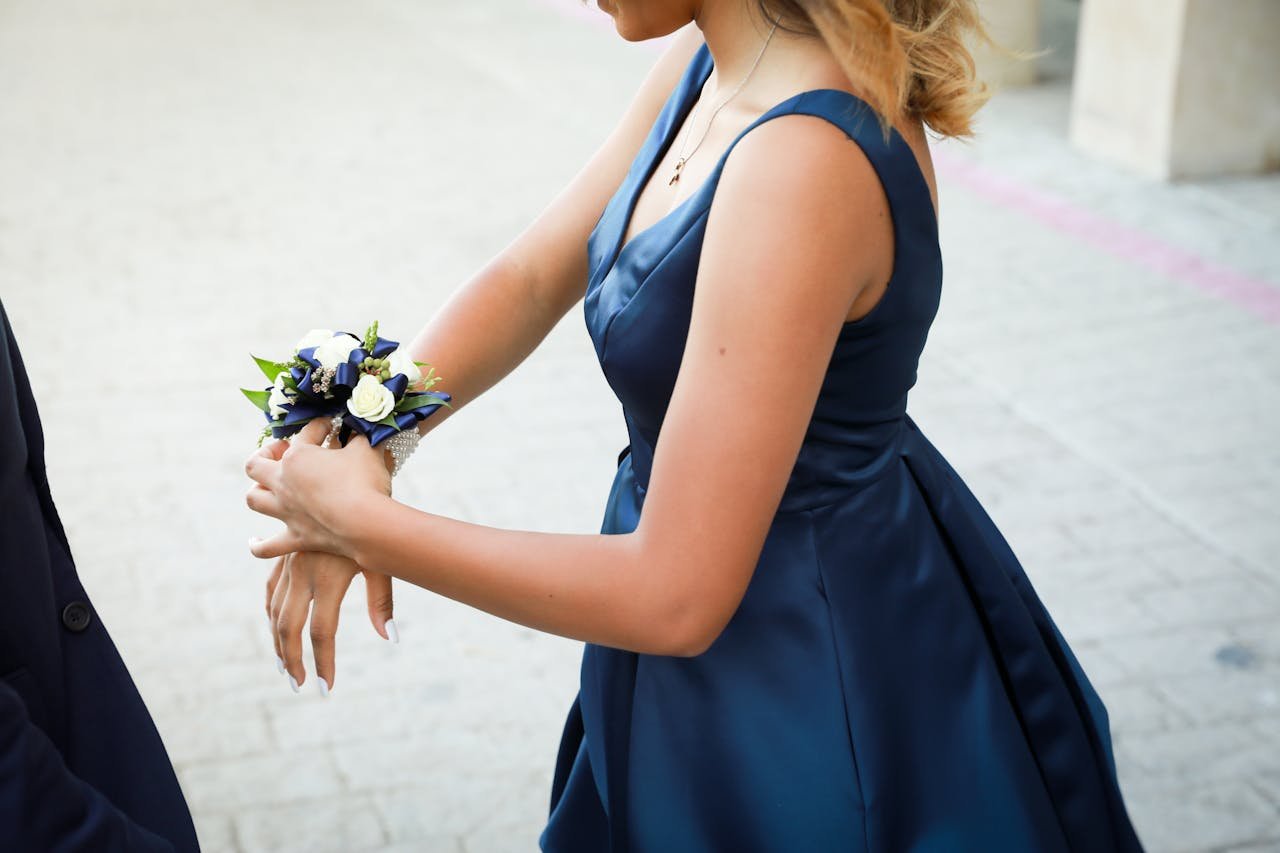 girl in blue prom dress
