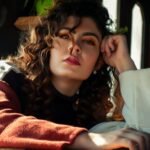 A girl with curly hairstyle