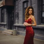 A women waering a beatuifull outfit