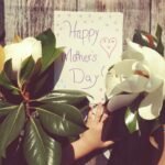 A paper saying Happy Mothers day attached to a wooden wall