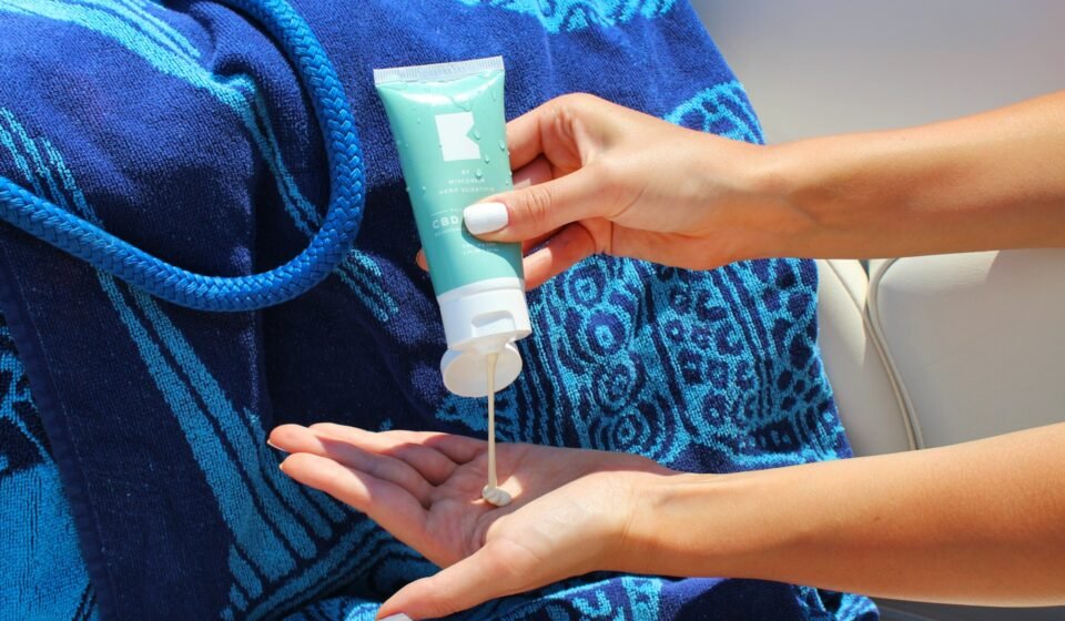 a women useing sunscreen in a beach